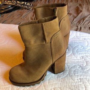 Sam Edelman “Franklin” booties in tan size 6